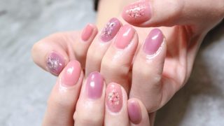 ワンカラーネイルのおすすめカラー｜30代・40代ママに似合う上品な色選びのコツ